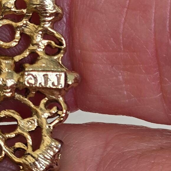 J Jonet Vintage Brooch Women's Gold Tone Filigree Ruby and Pearl Accents Glam - Picture 6 of 9